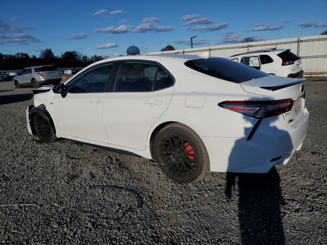 2019 Toyota Camry L - Фото 2