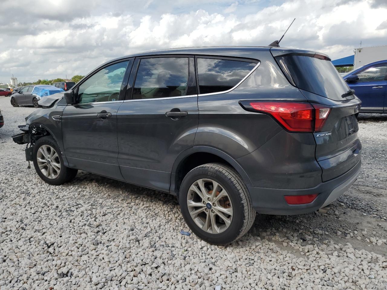 2019 Ford Escape Se - Image 2