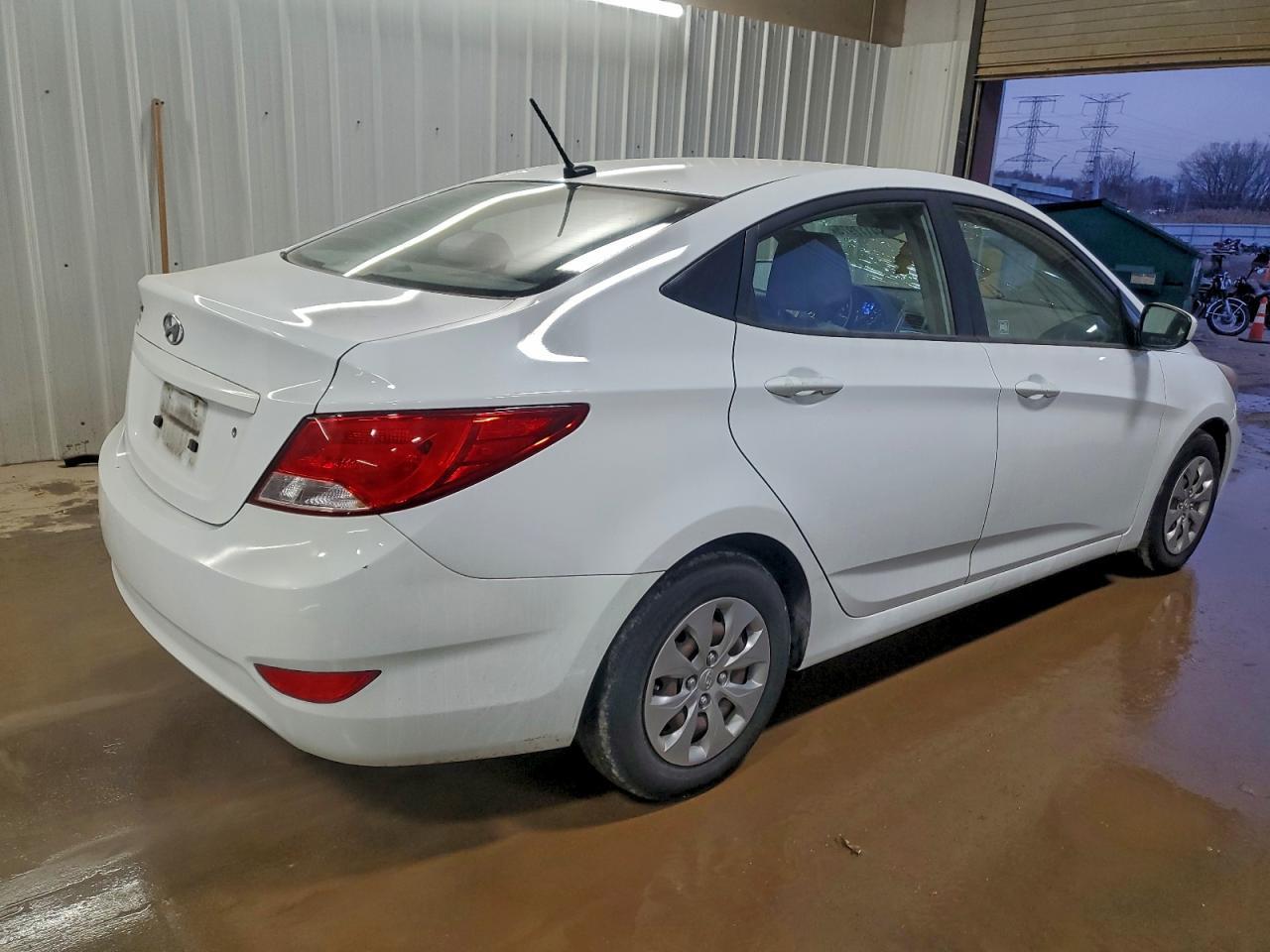 2016 Hyundai Accent Se - Фото 3