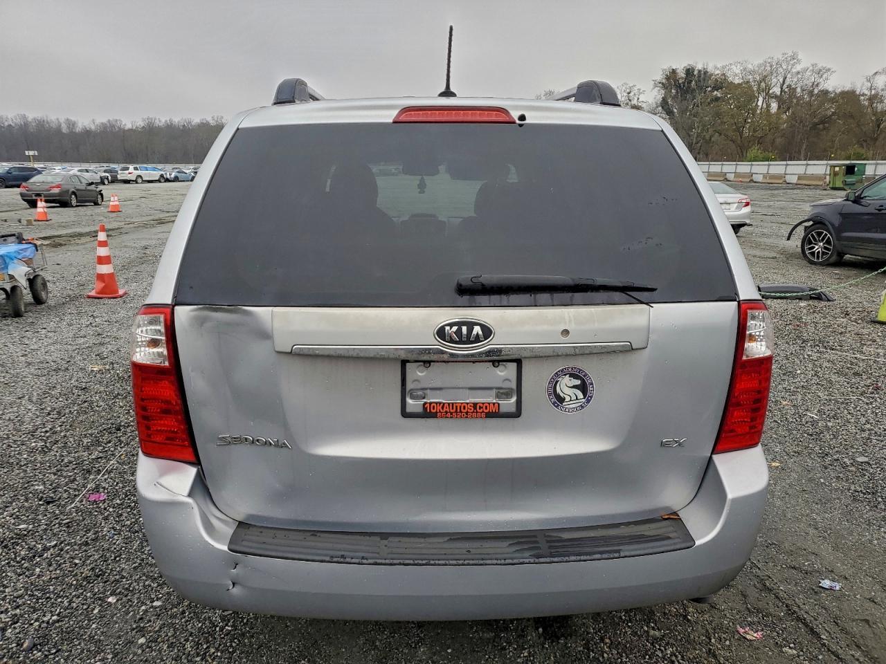 2009 Kia Sedona - Image 6