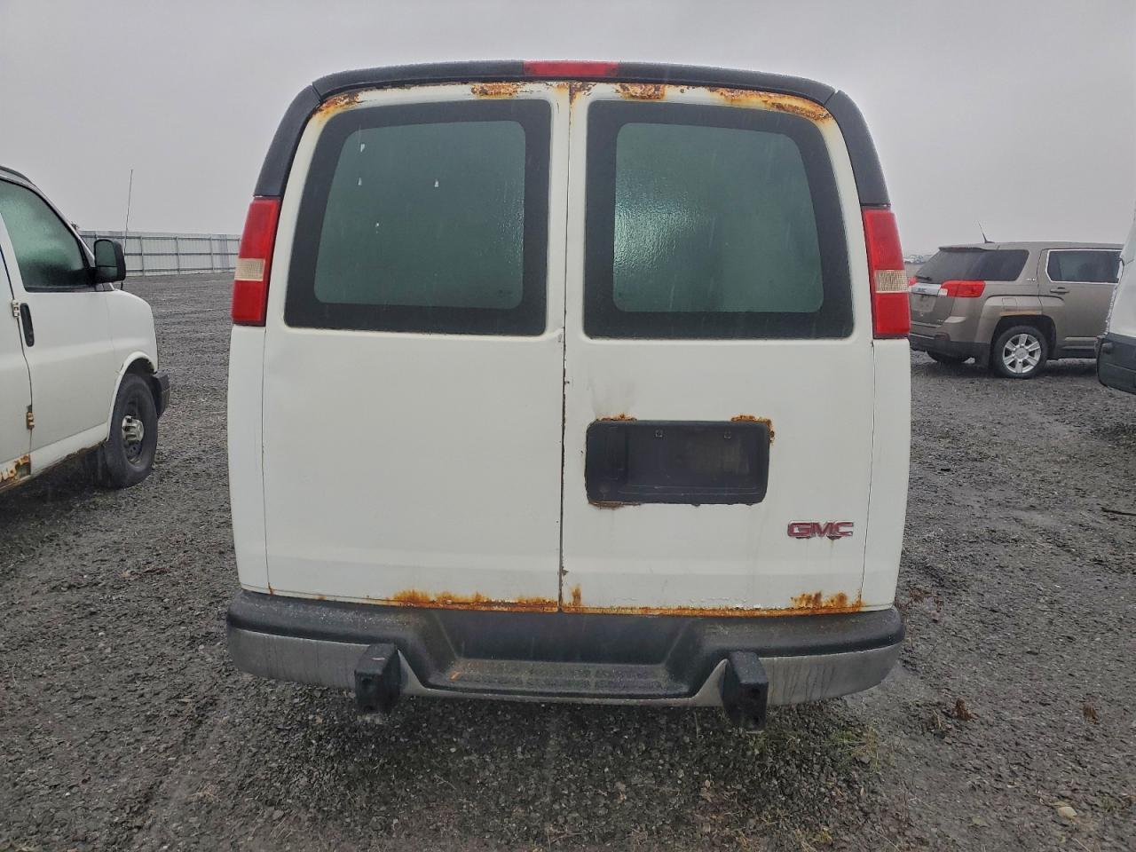 2009 GMC Savana G2500 - Image 6