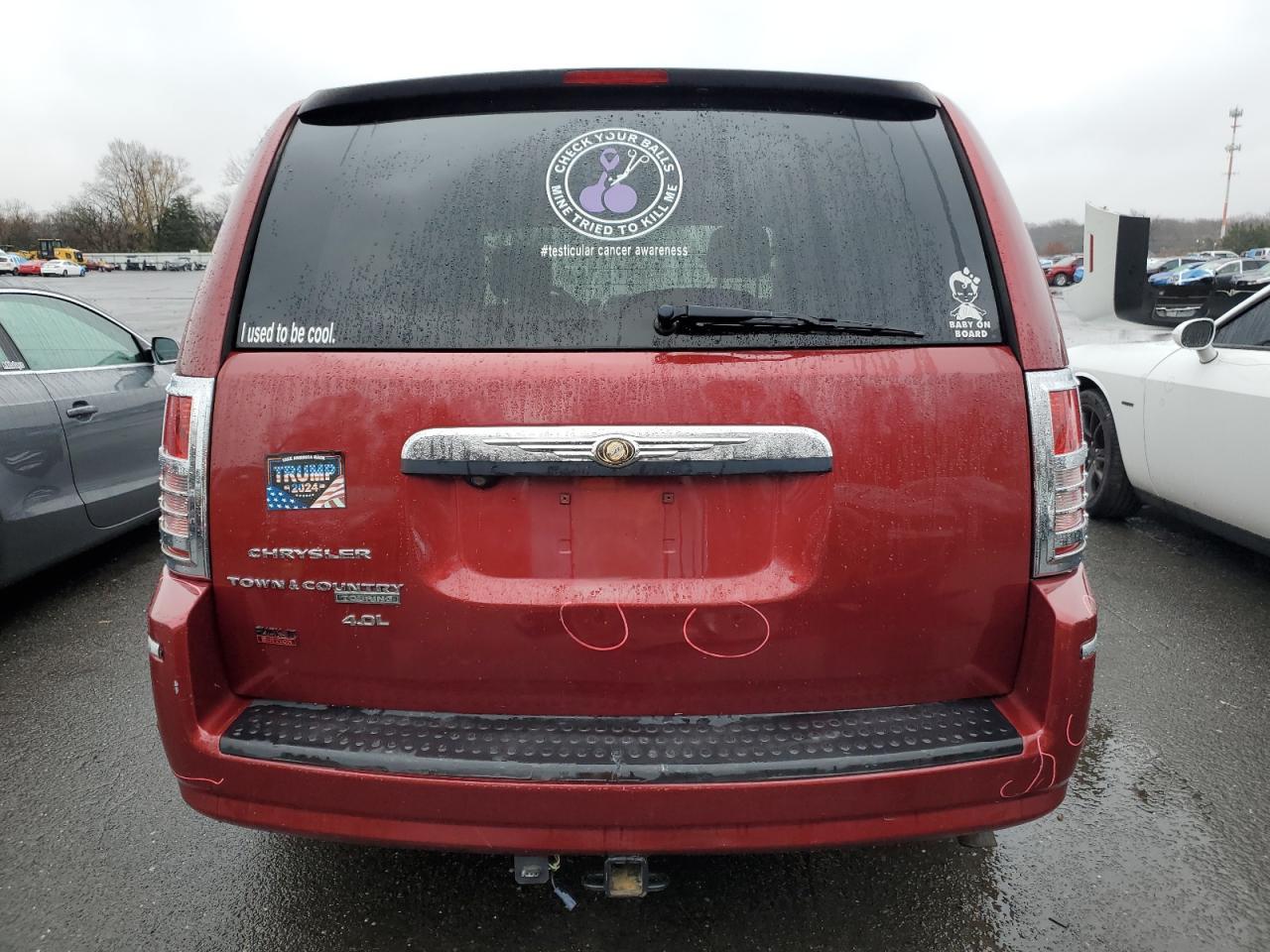 2010 Chrysler Town & Country Touring Plus - Фото 6