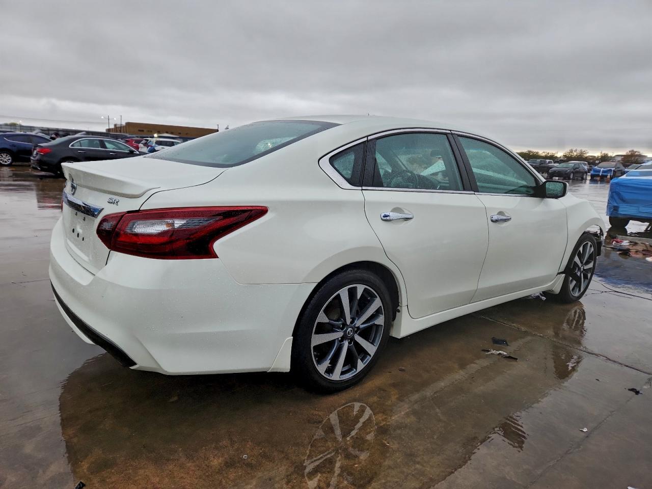 2017 Nissan Altima 2.5 - Image 3