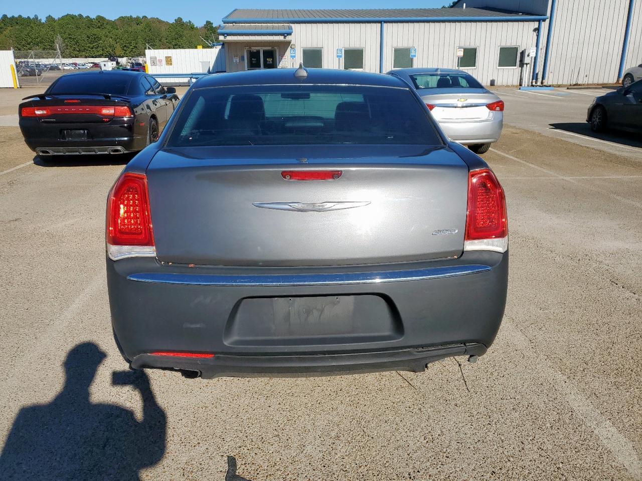 2015 Chrysler 300 Limited - Фото 6