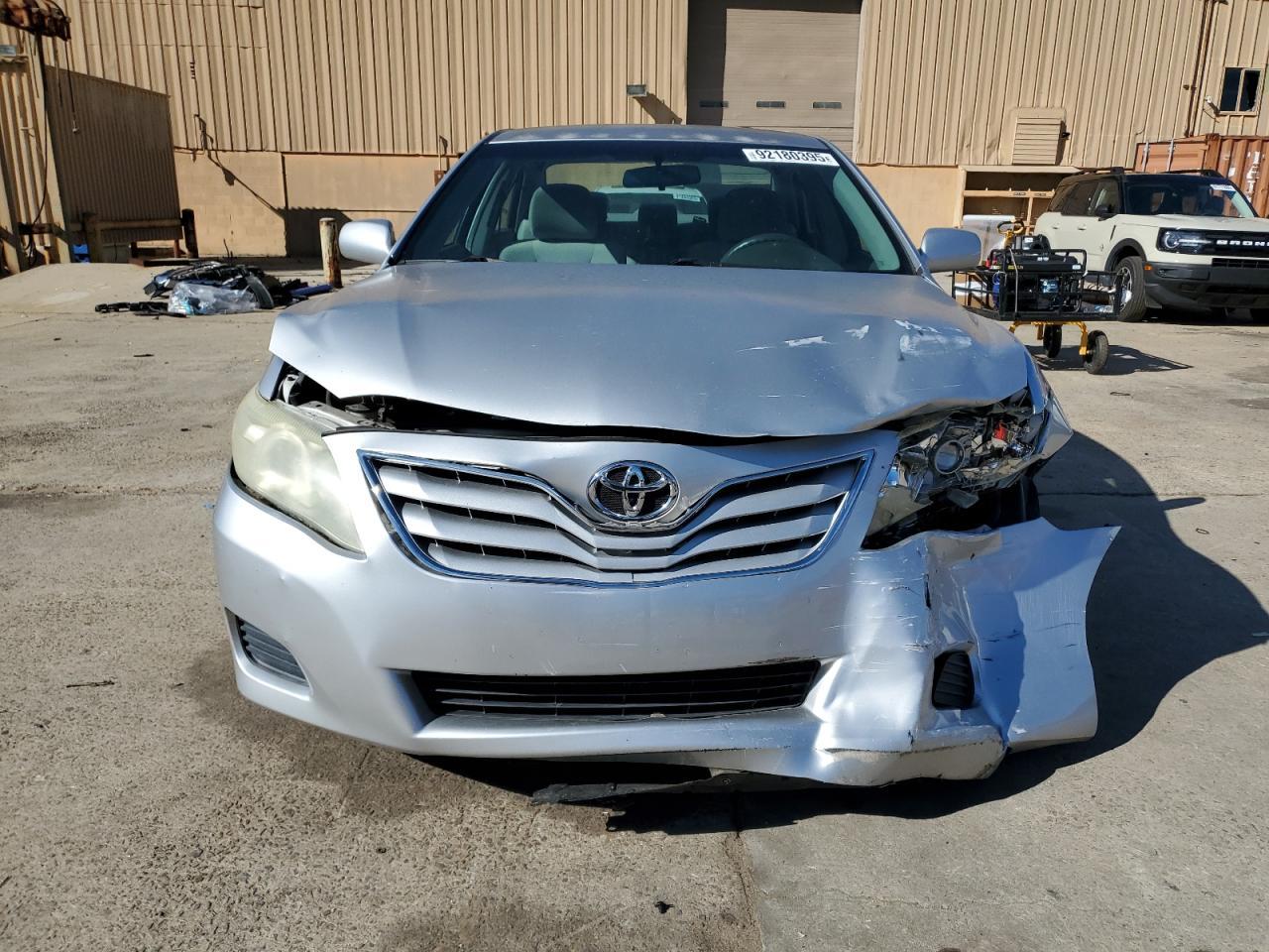 2011 Toyota Camry - Фото 5