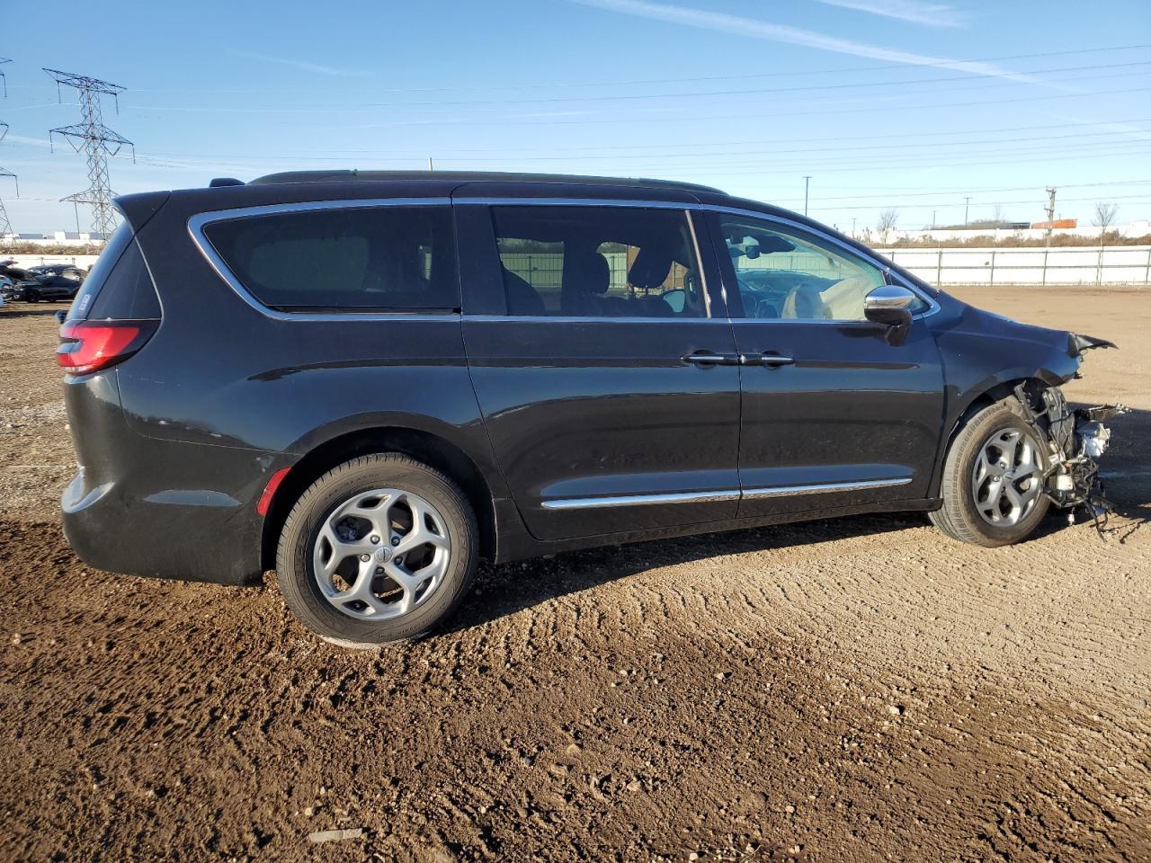 2023 Chrysler Pacifica Limited - Image 3