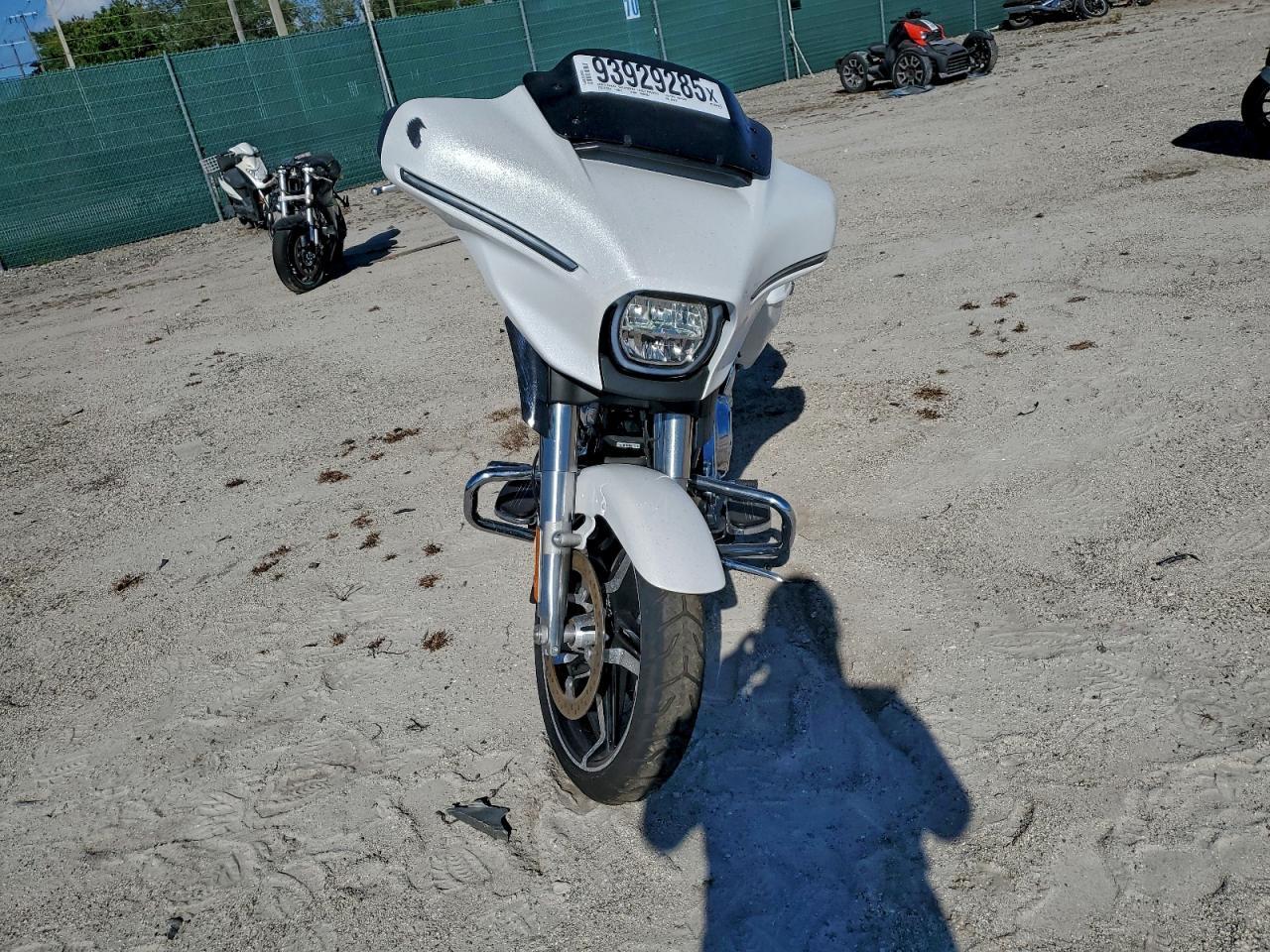 2024 Harley-Davidson Flhx - Image 2