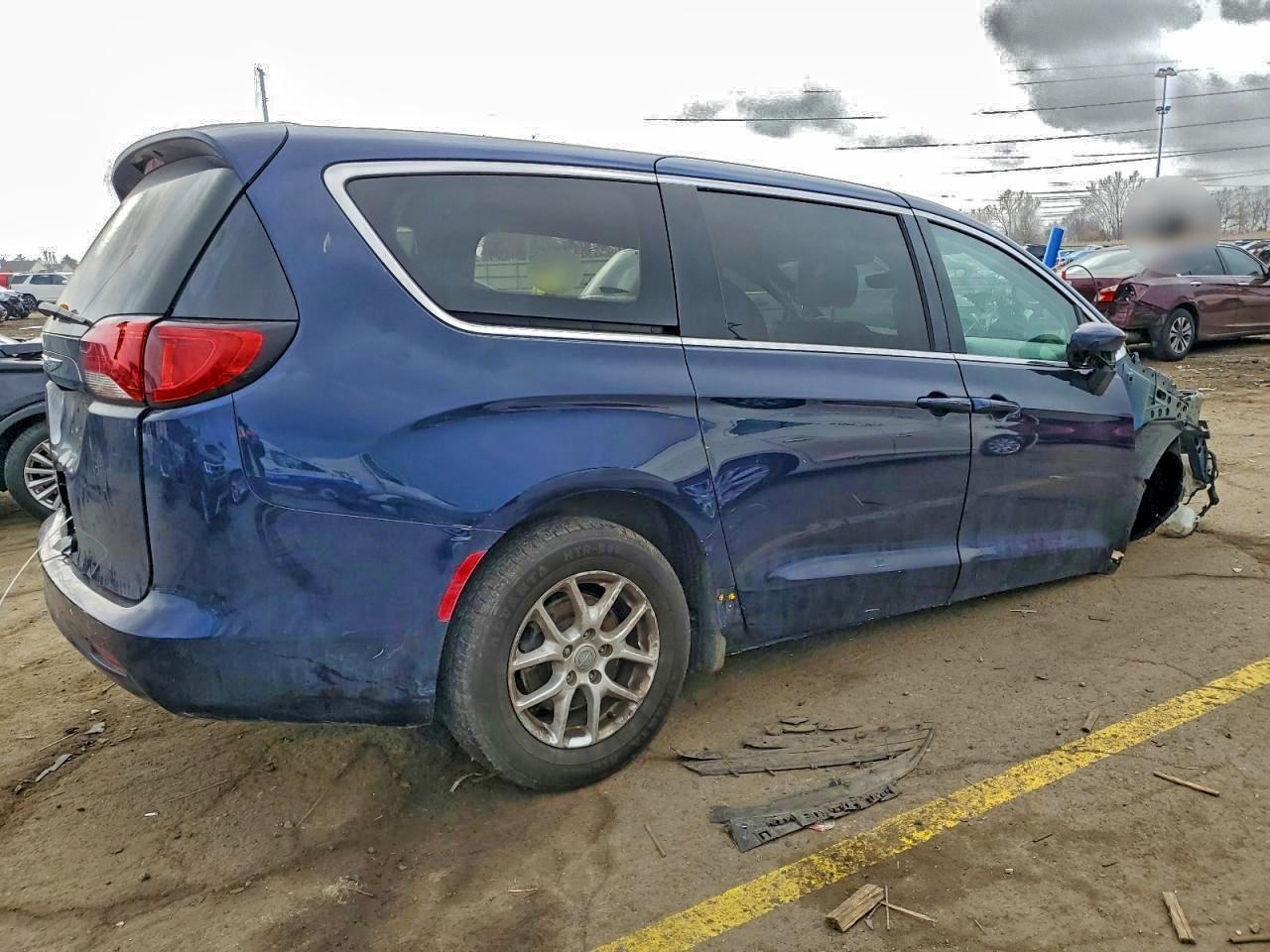 2020 Chrysler Voyager Lxi - Image 3