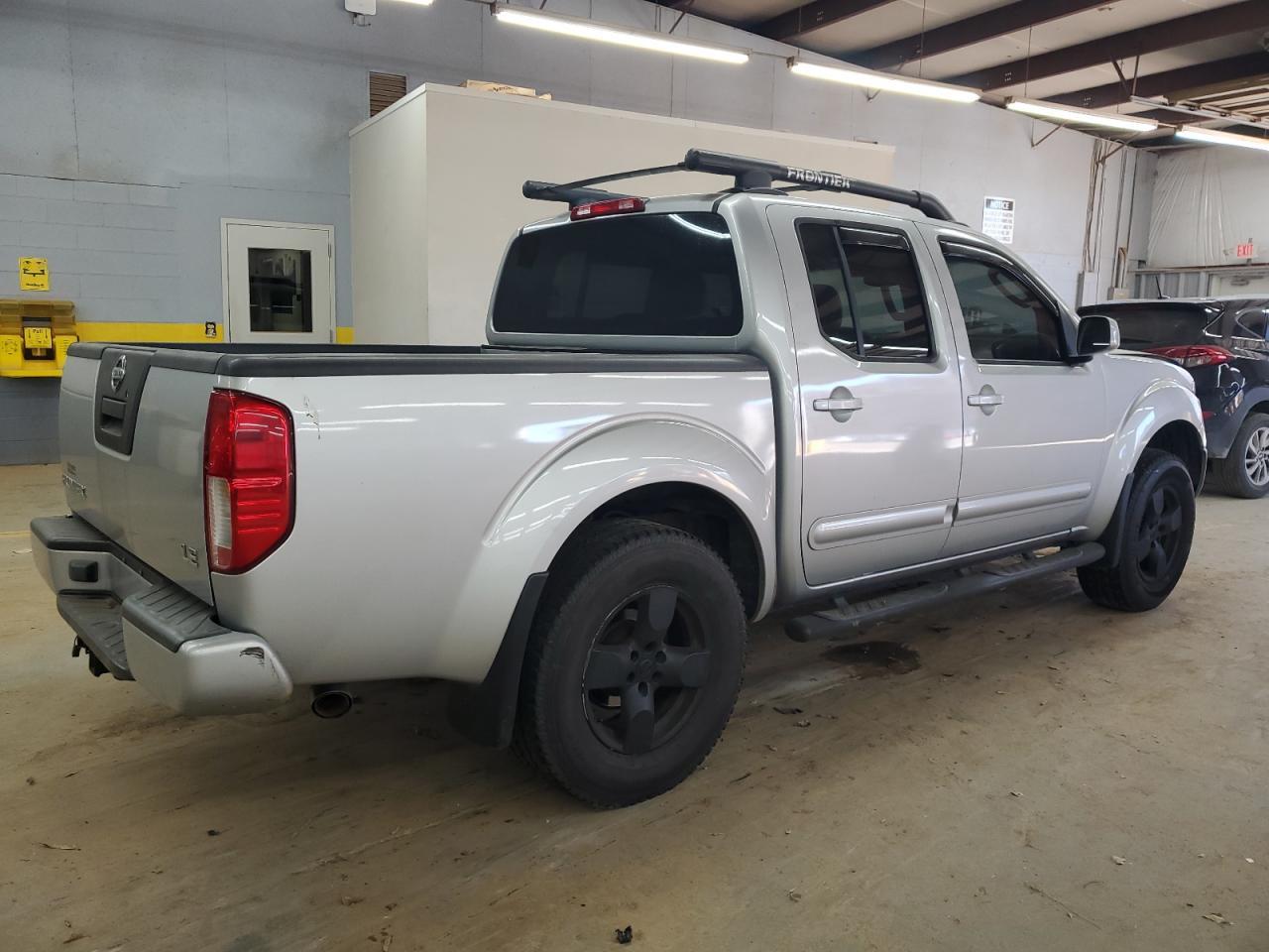 2005 Nissan Frontier Crew Cab Le - Фото 3