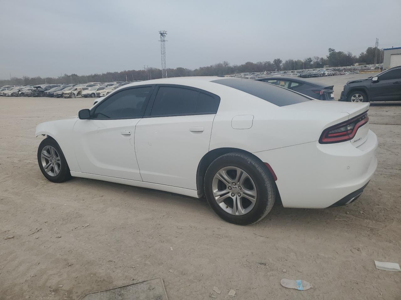 2018 Dodge Charger Sxt - Image 2