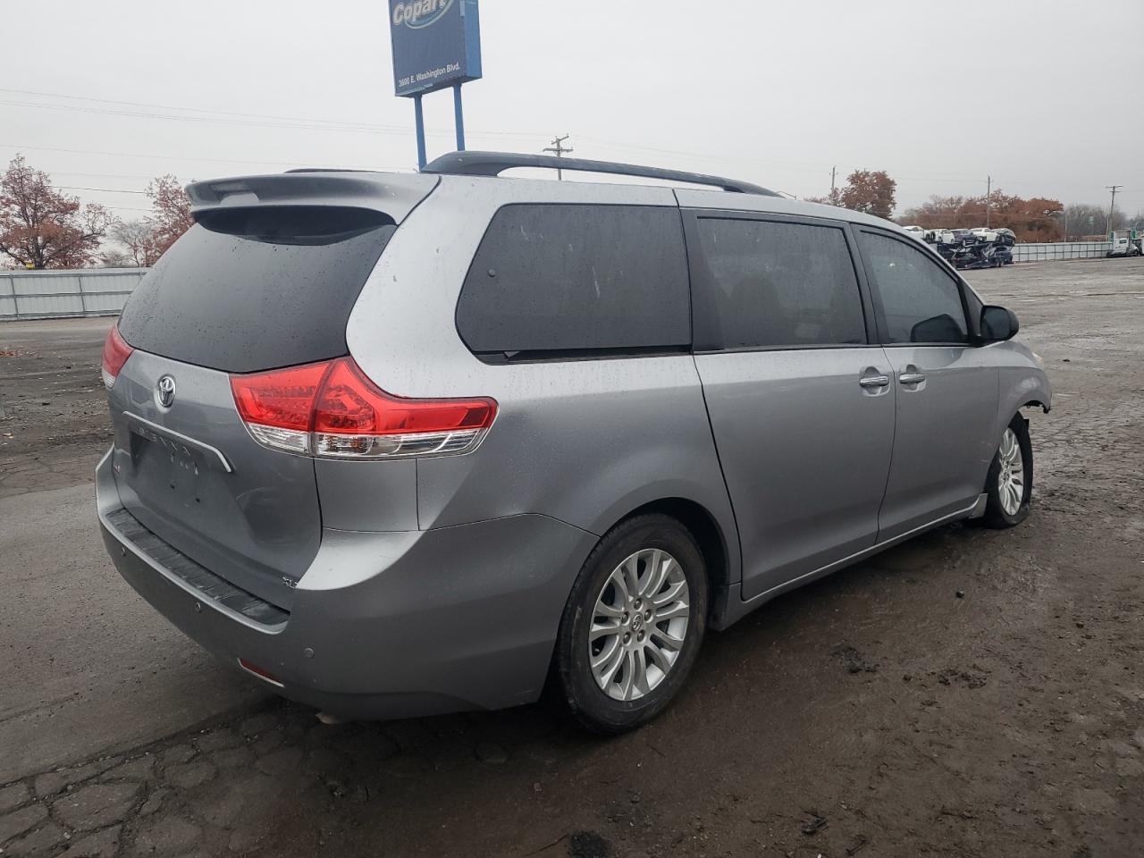 2011 Toyota Sienna Xle - Image 3