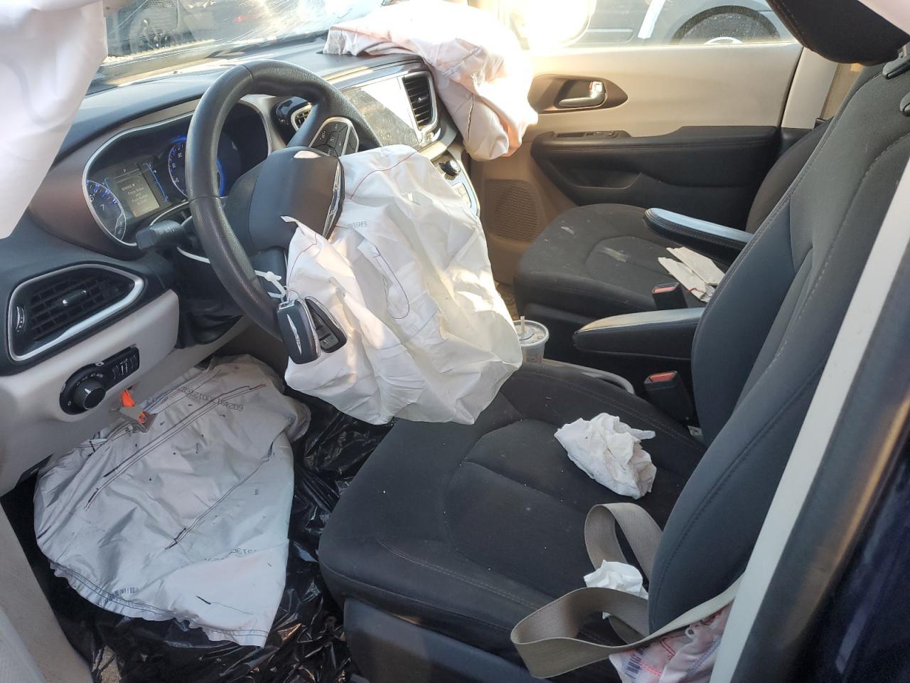 2017 Chrysler Pacifica Touring - Фото 7