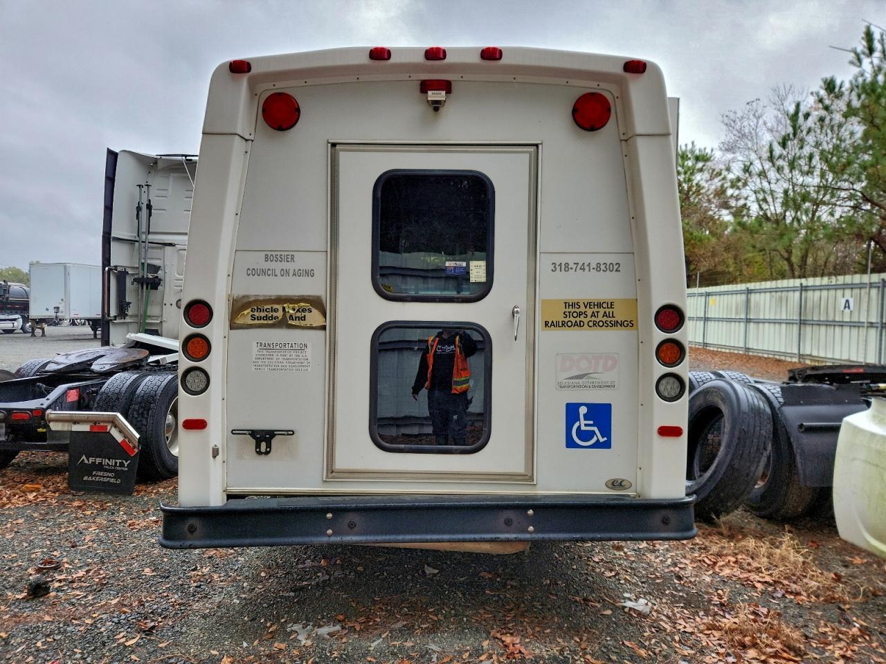 2019 Ford E350 Shuttle Bus - Фото 6