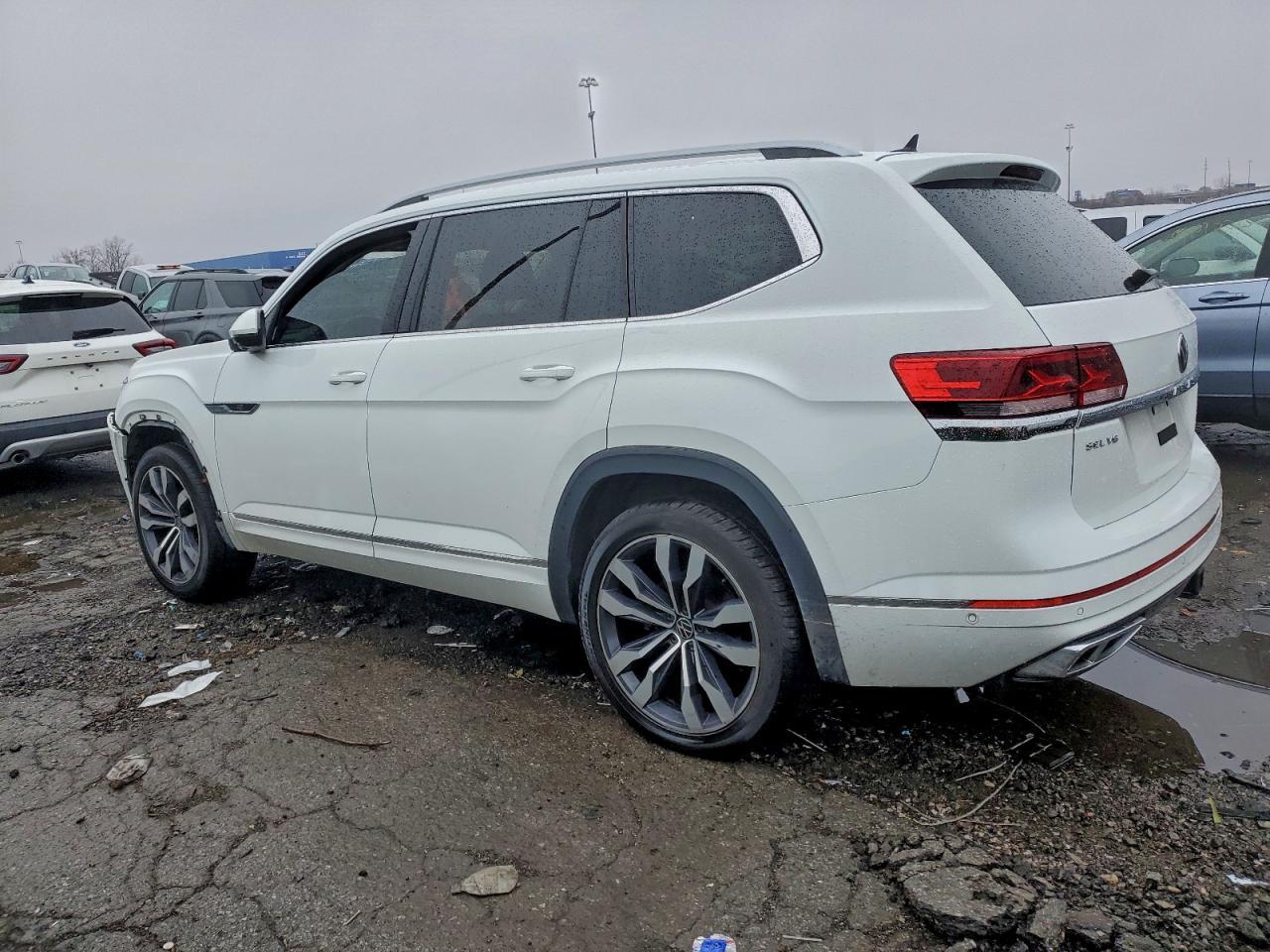 2021 Volkswagen Atlas Sel Premium R-Line - Image 2