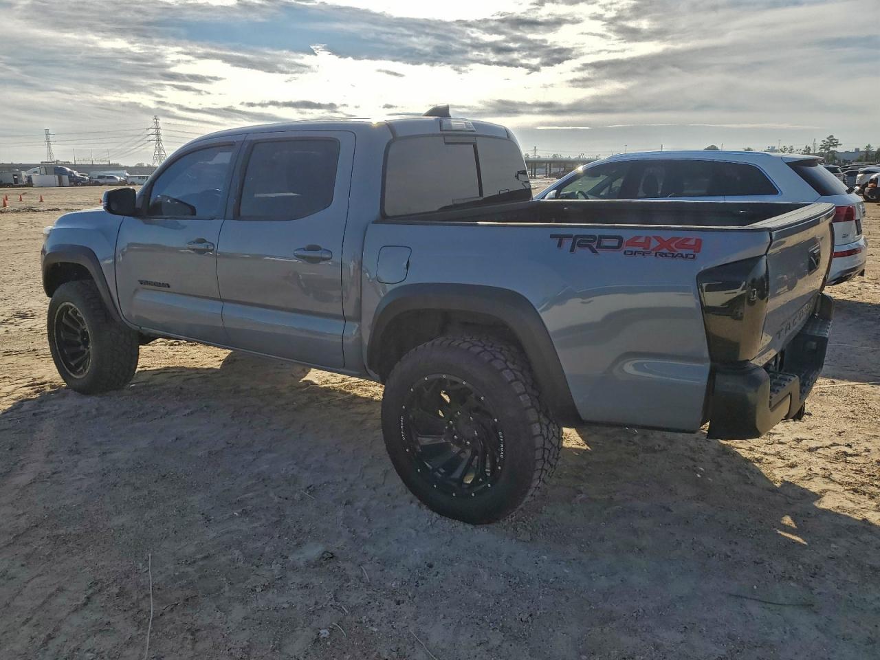 2020 Toyota Tacoma Double Cab - Фото 2