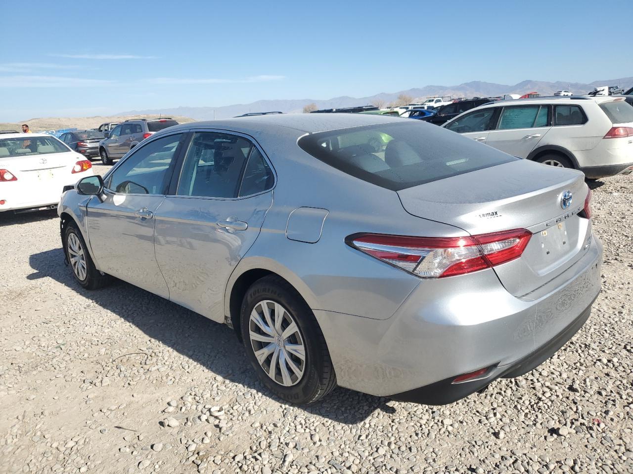 2018 Toyota Camry Le - Фото 2