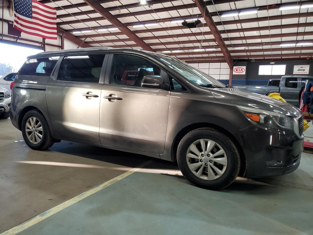 2016 Kia Sedona Lx - Фото 4