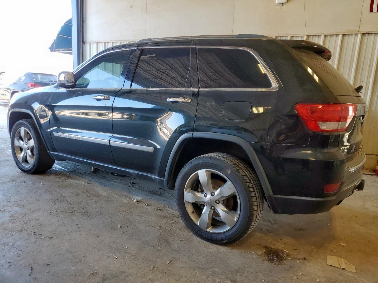 2012 Jeep Grand Cherokee Overland - Image 2