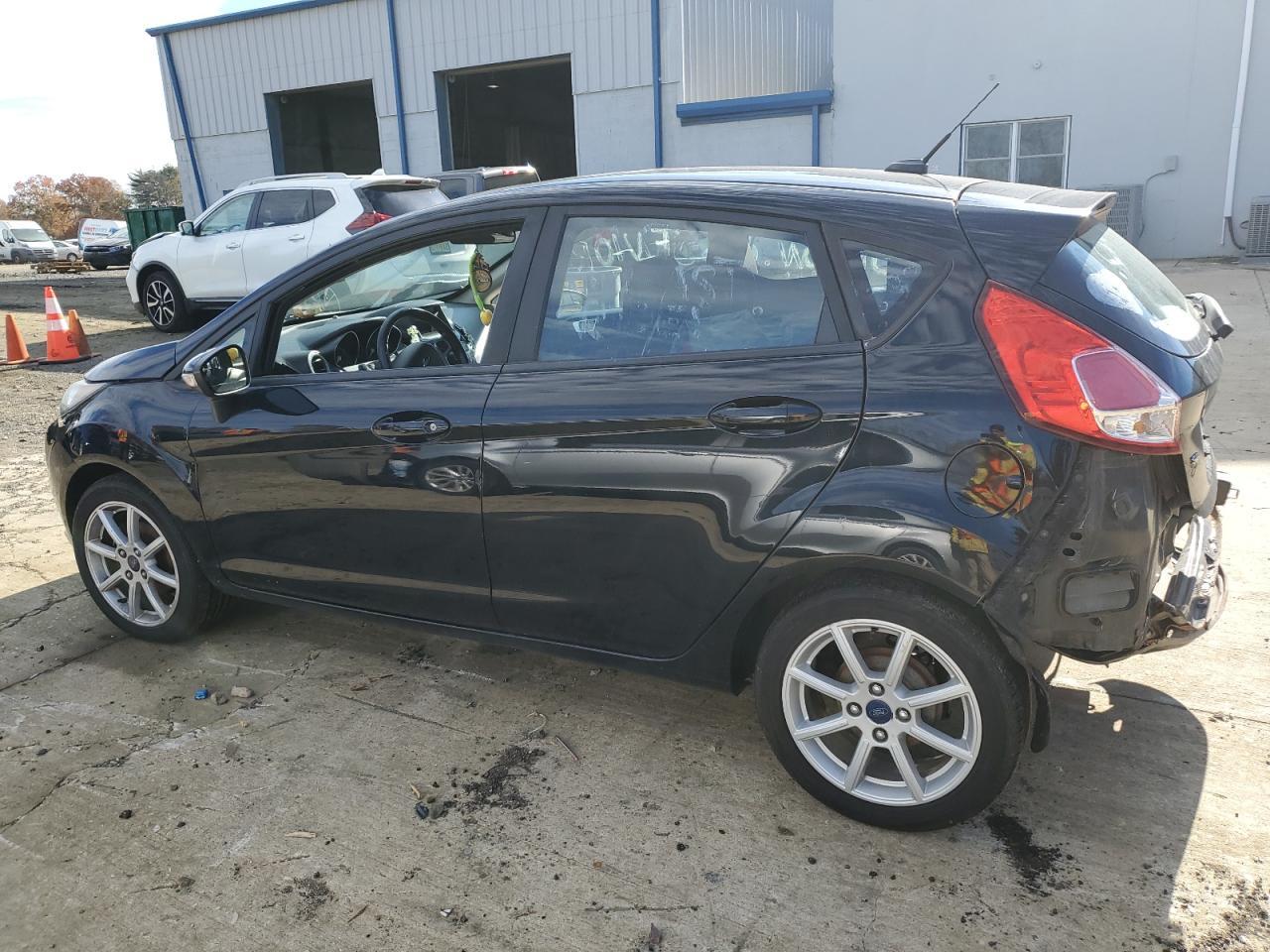 2016 Ford Fiesta Se - Фото 2