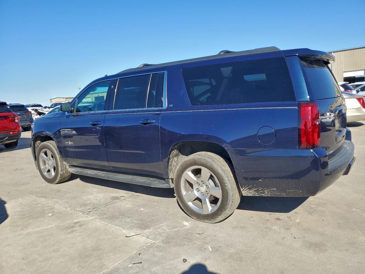 2018 Chevrolet Suburban C1500 Lt - Image 2