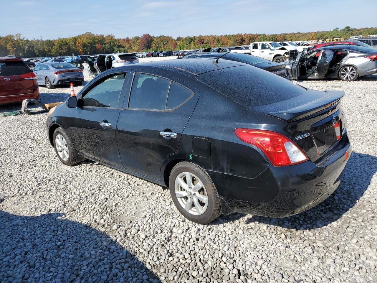 2014 Nissan Versa S - Фото 2