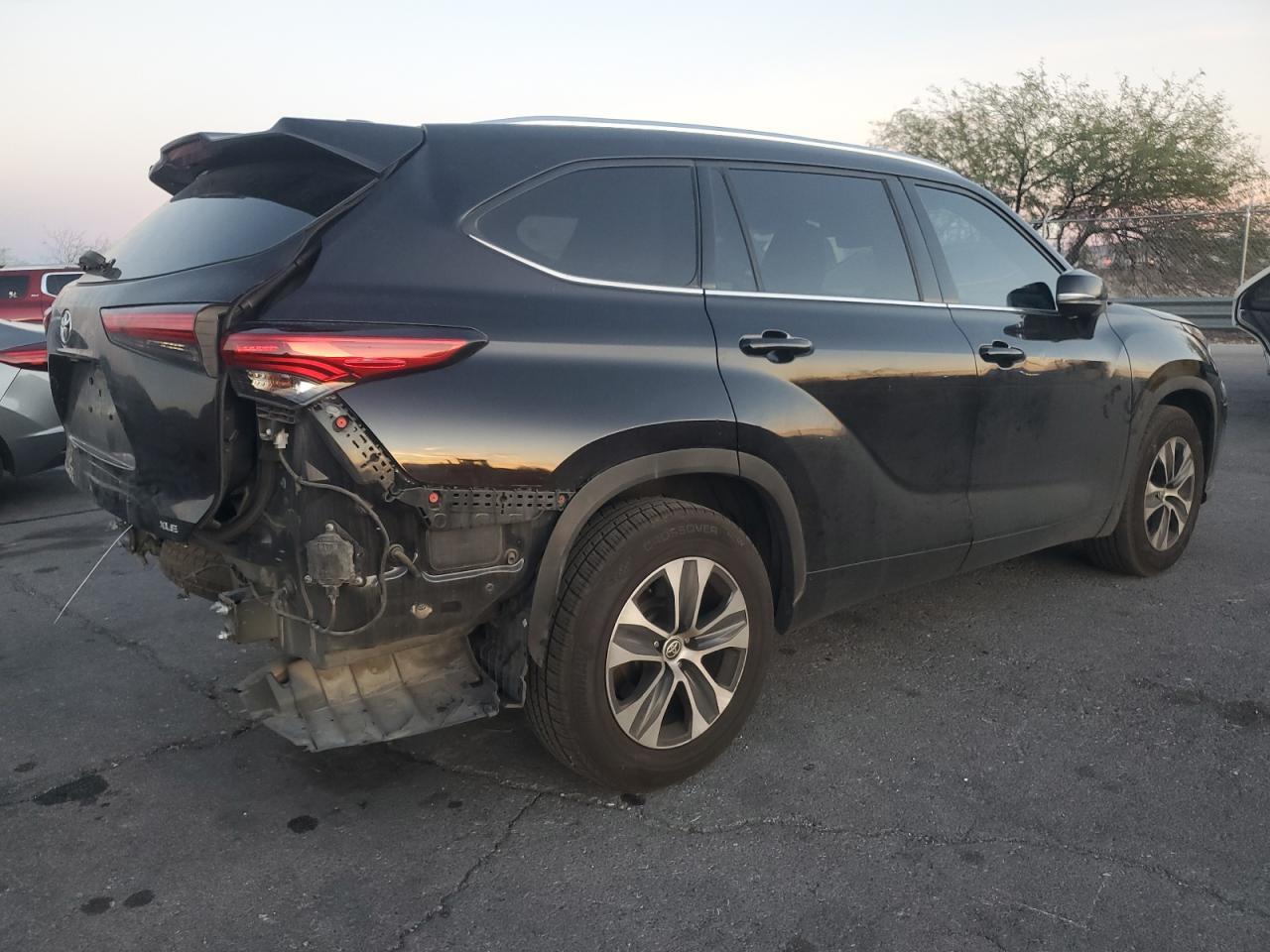 2021 Toyota Highlander Xle - Image 3