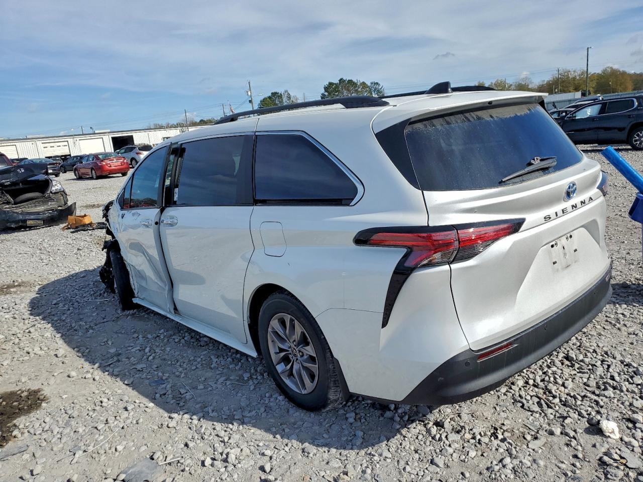 2022 Toyota Sienna Xle - Фото 2