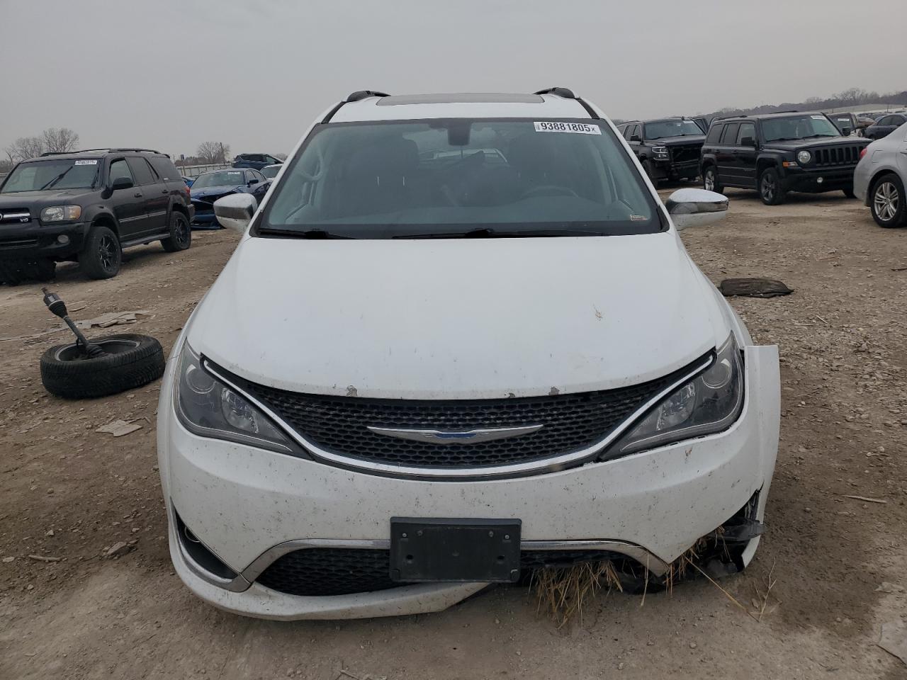2017 Chrysler Pacifica Limited - Image 5