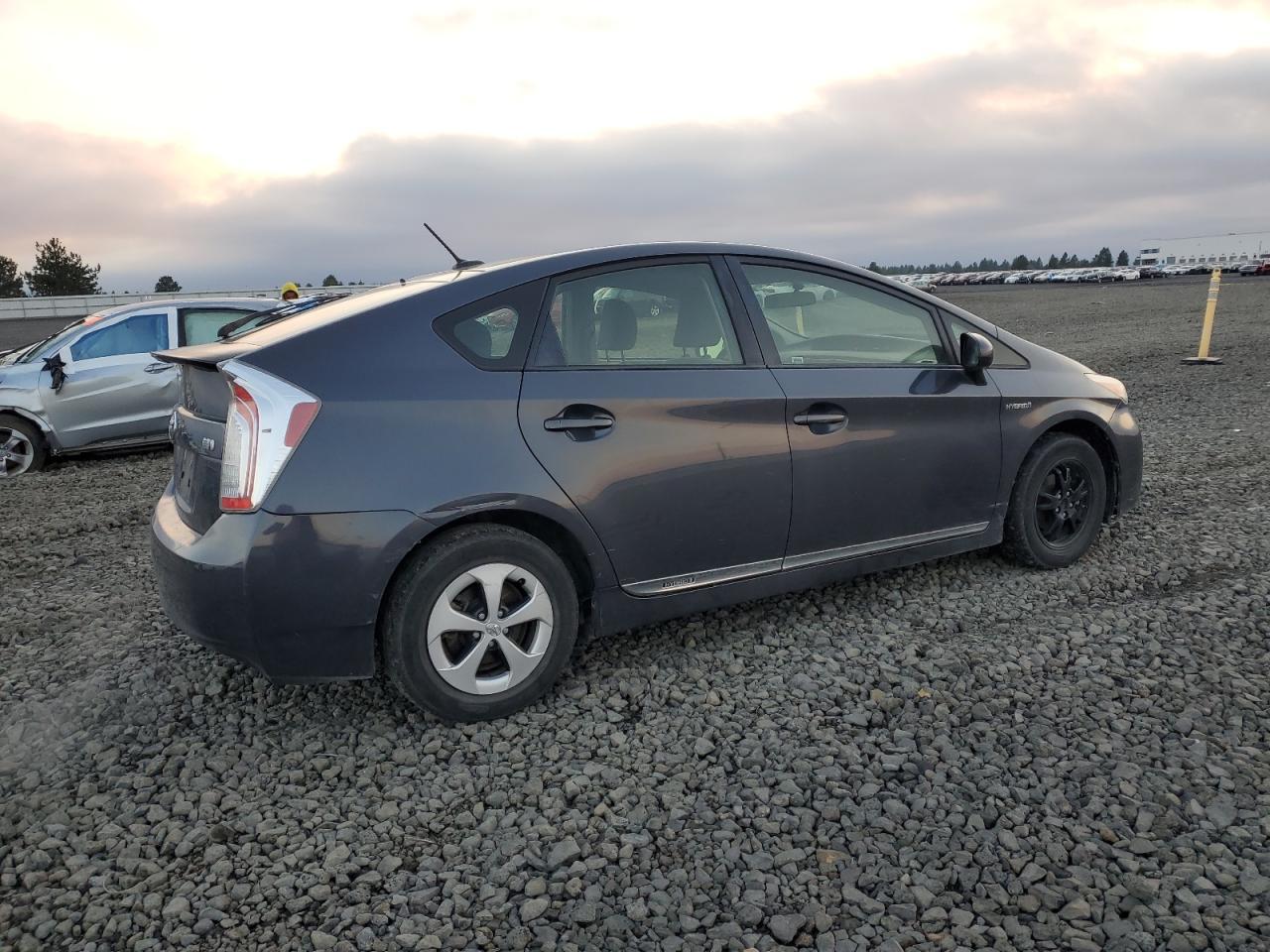 2012 Toyota Prius - Фото 3