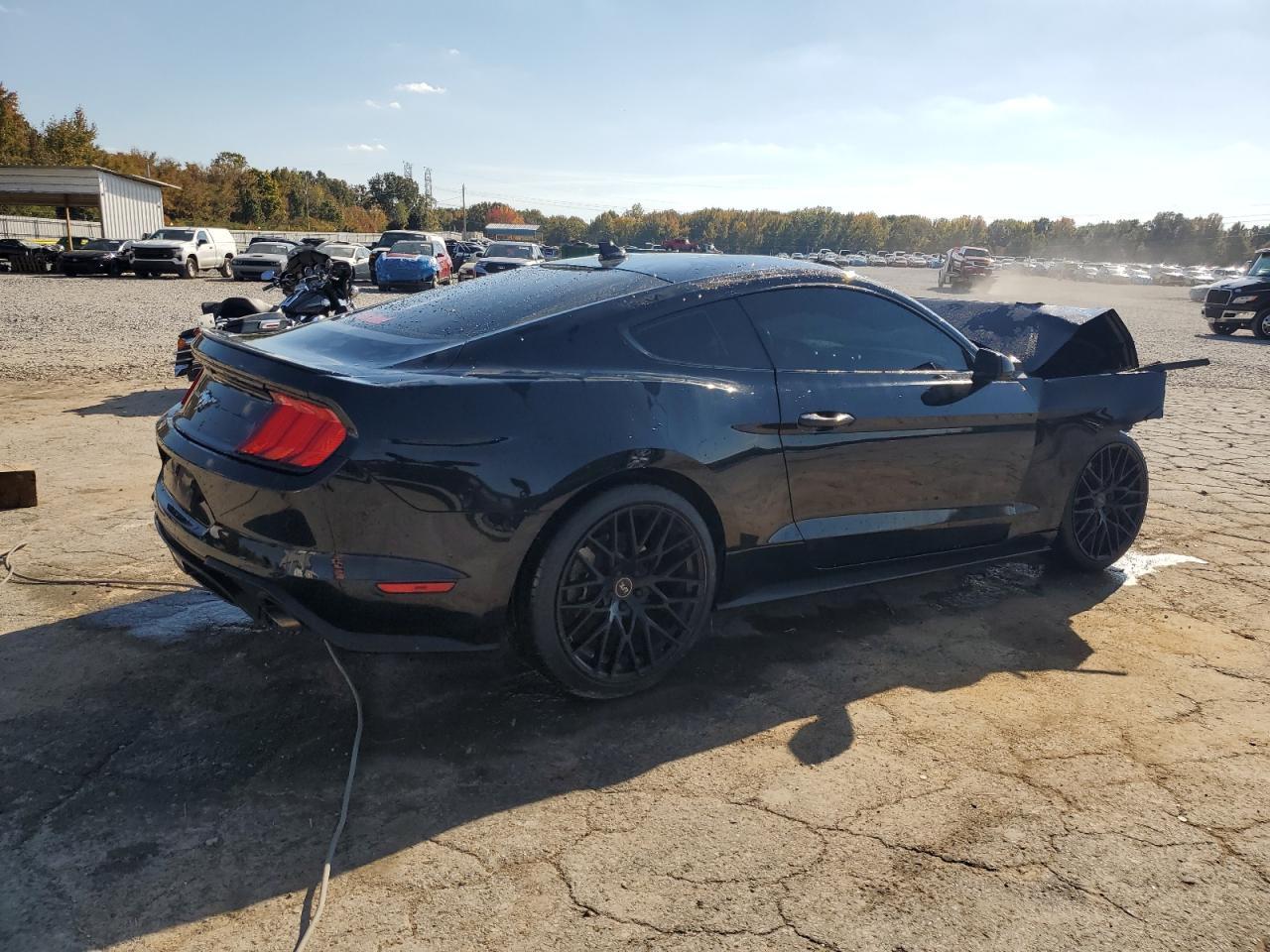 2022 Ford Mustang - Фото 3