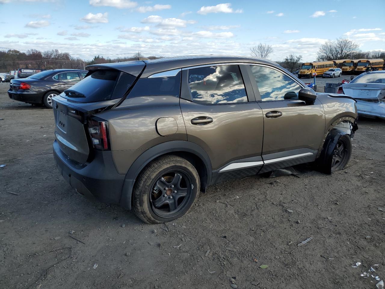 2025 Nissan Kicks Sv - Image 3