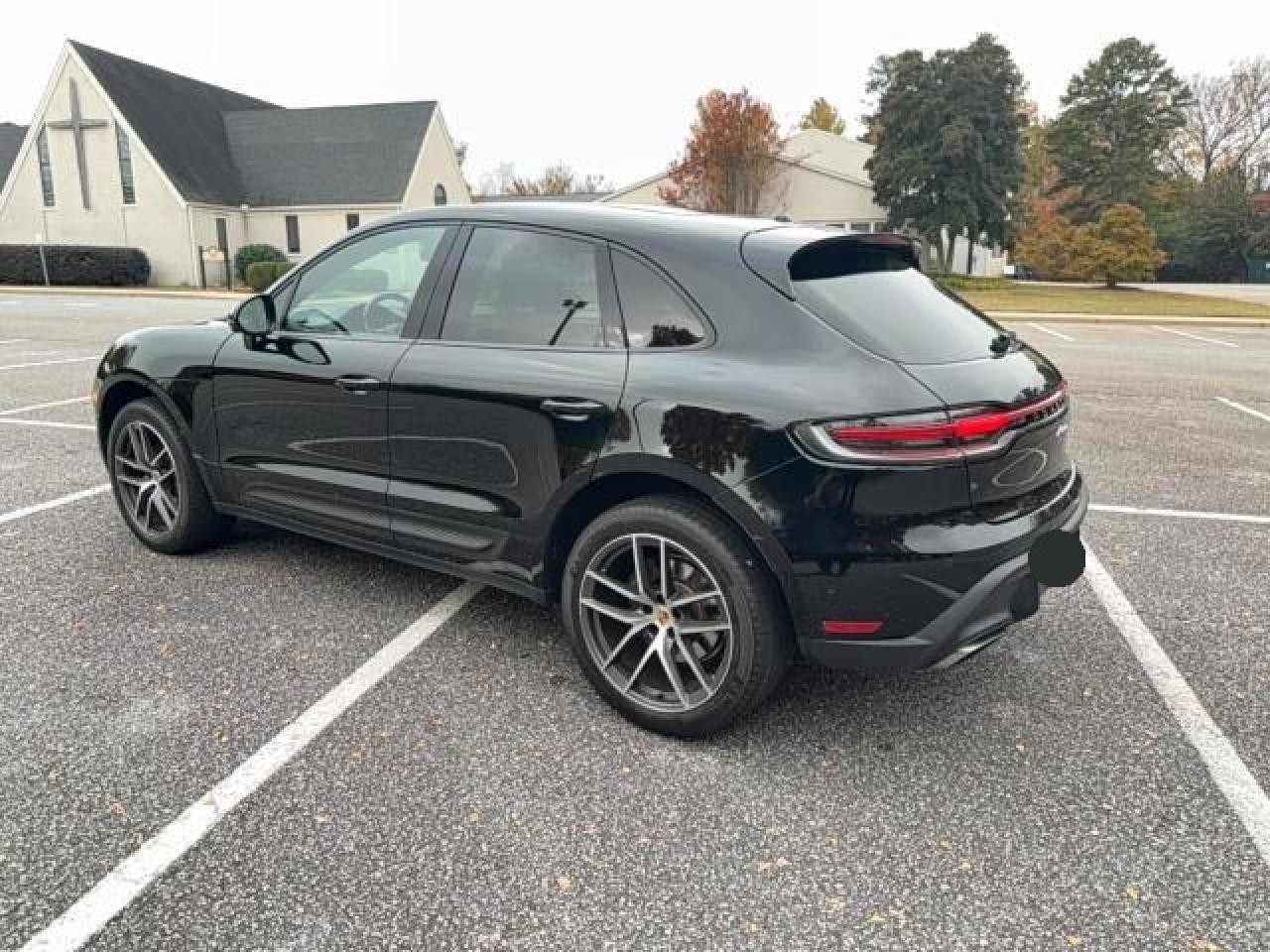 2024 Porsche Macan Base - Image 3