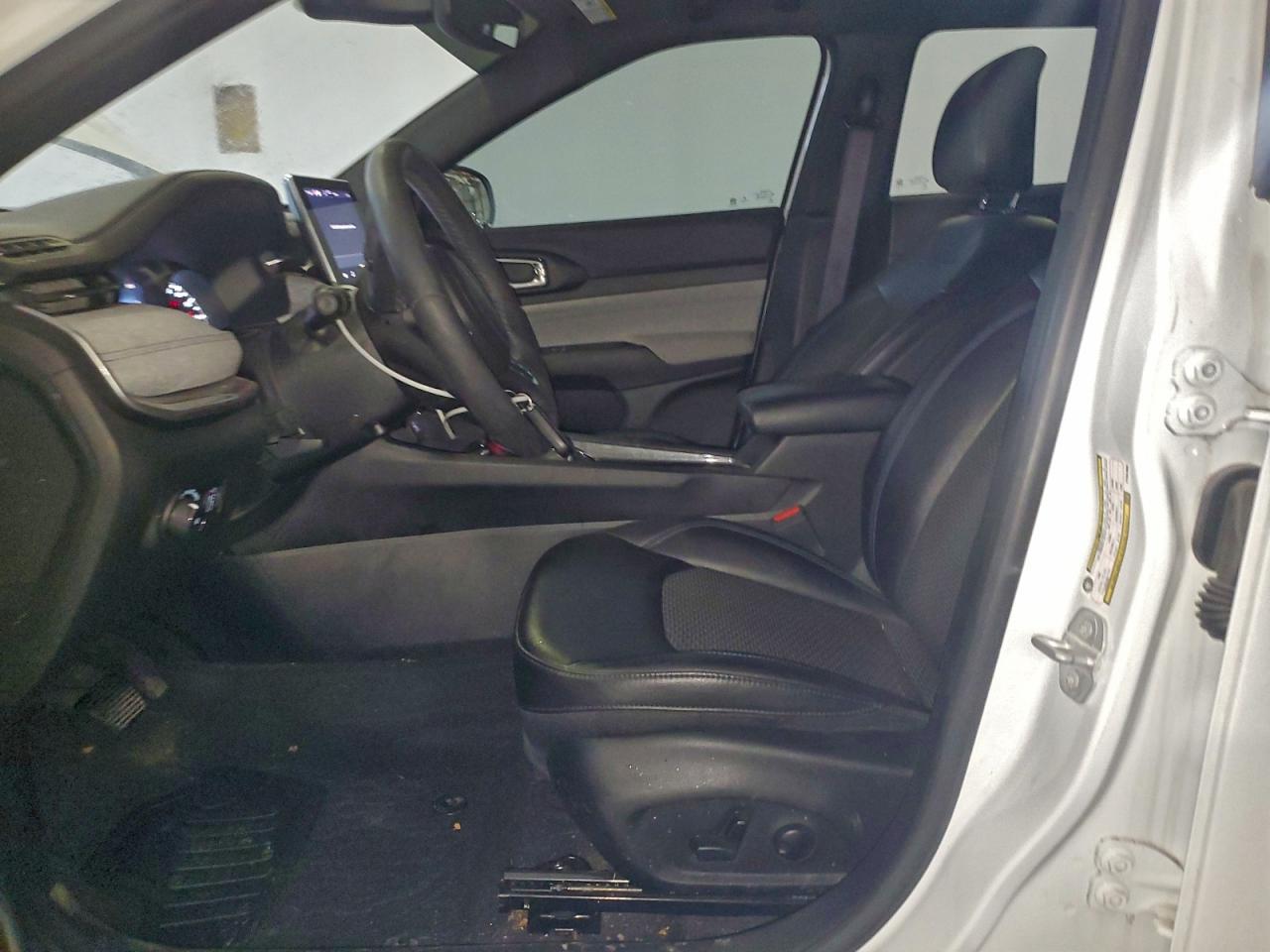 2023 Jeep Compass Latitude - Image 7