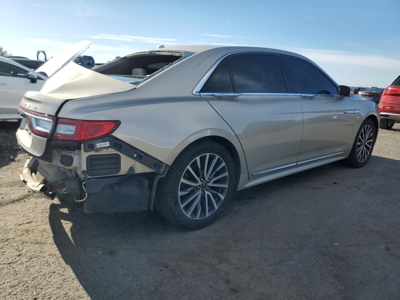 2017 Lincoln Continental Select - Фото 3
