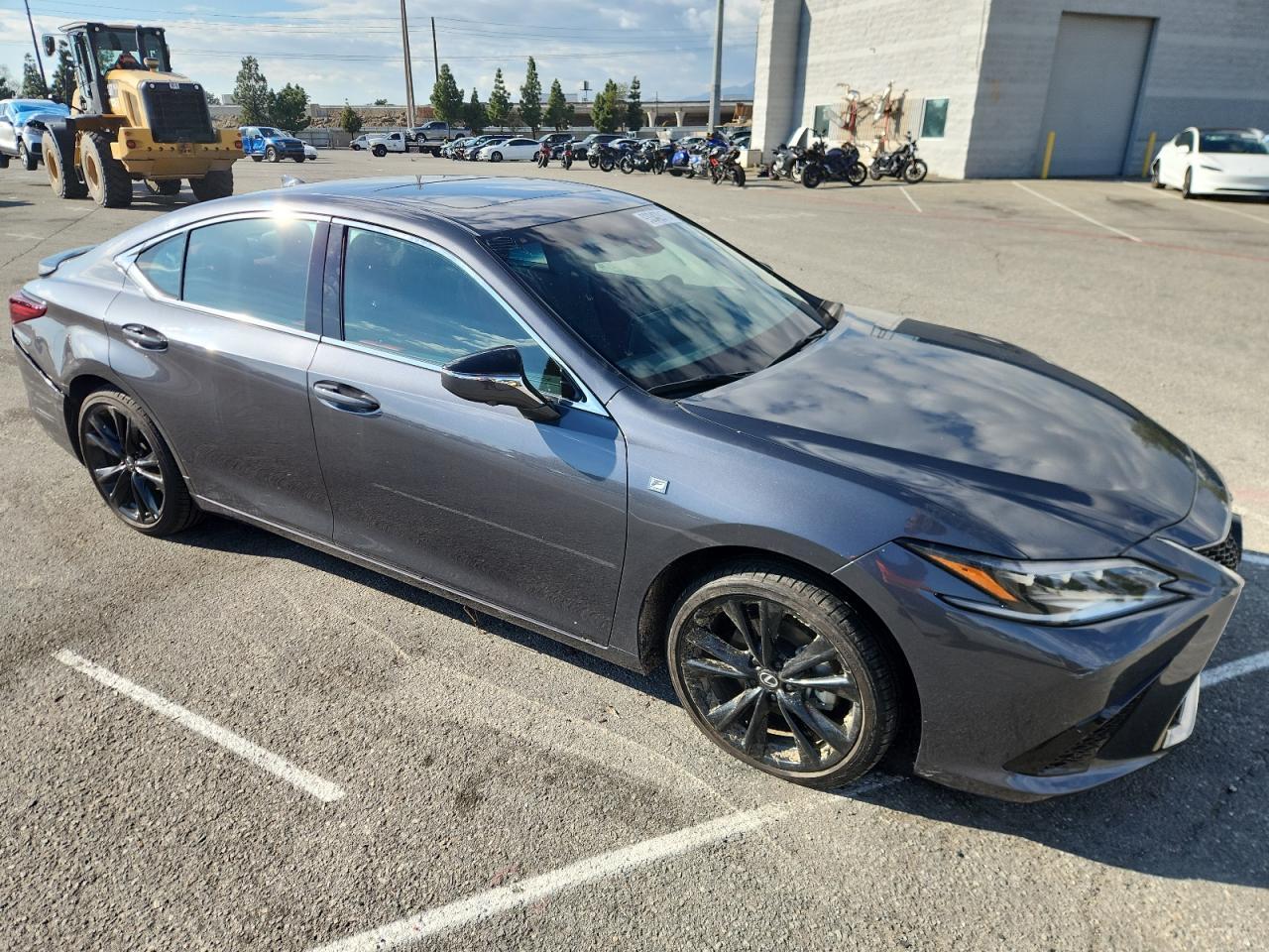 2024 Lexus Es 300H F Sport Handling - Image 4