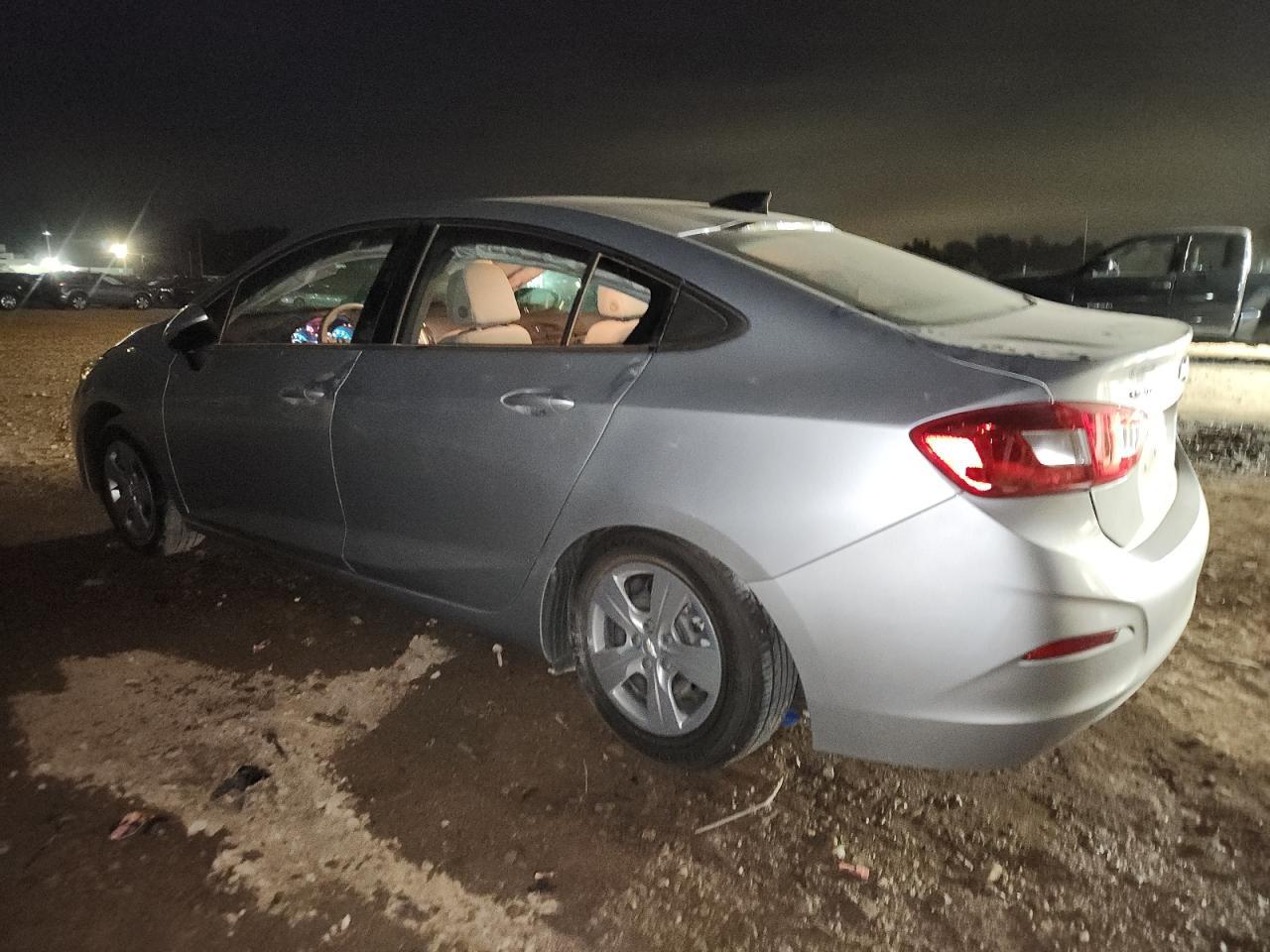 2017 Chevrolet Cruze Ls - Фото 2