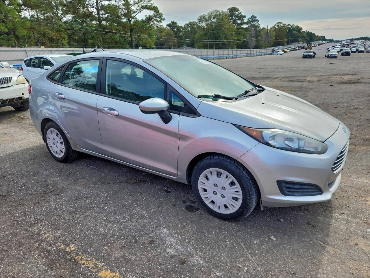 2015 Ford Fiesta S - Фото 4