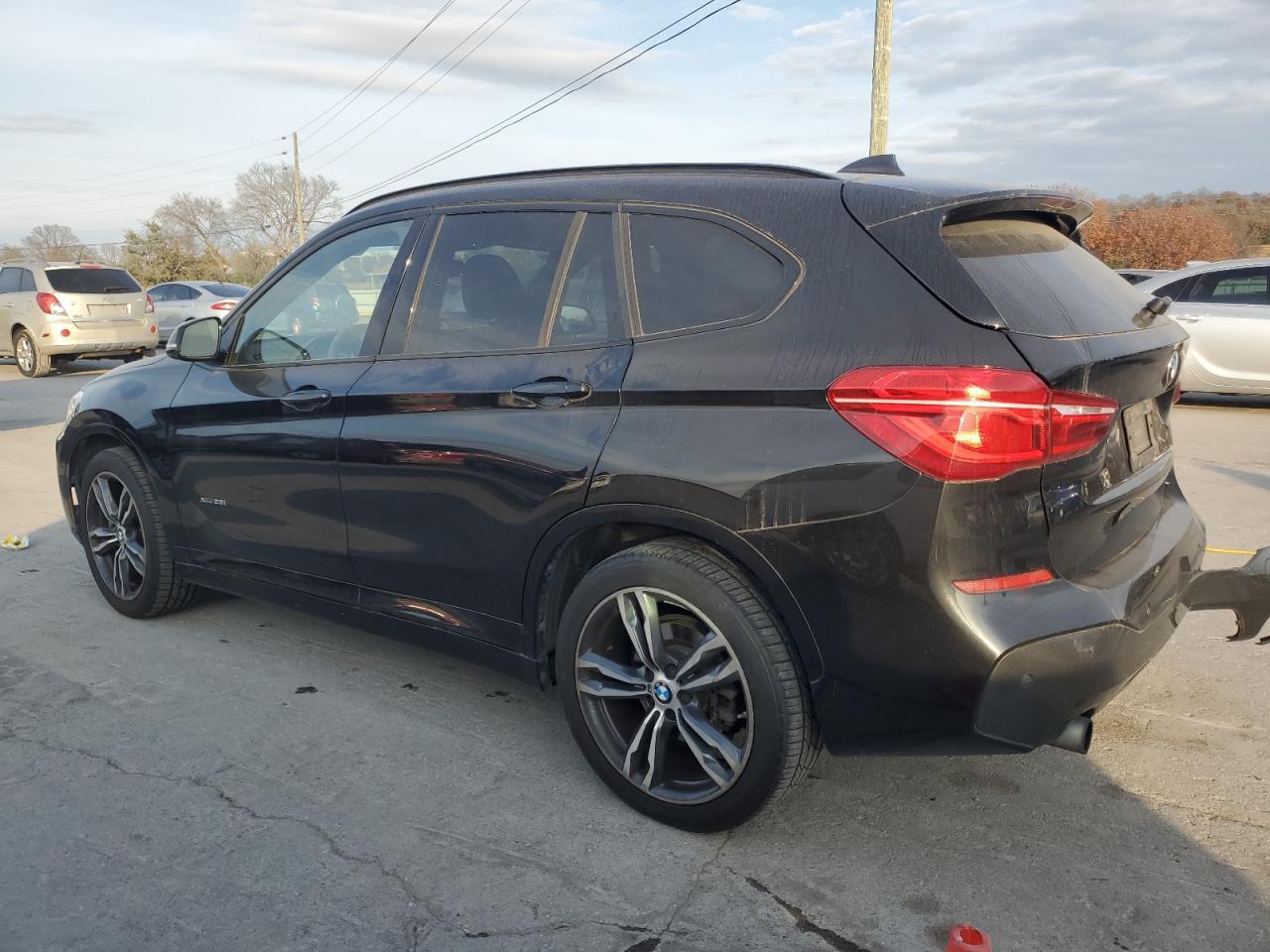 2017 BMW X1 xDrive28I - Фото 2
