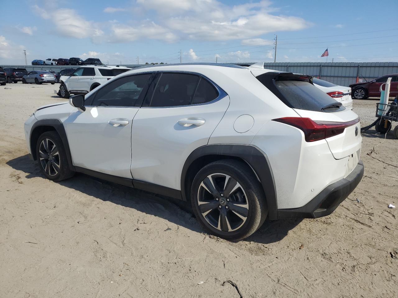 2021 Lexus Ux 200 - Image 2