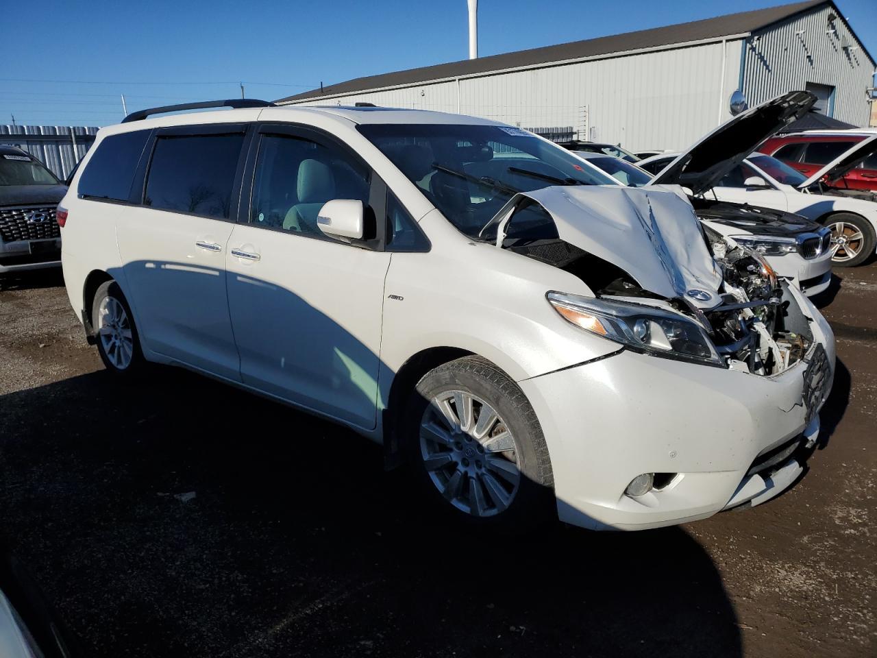 2017 Toyota Sienna Xle - Image 4