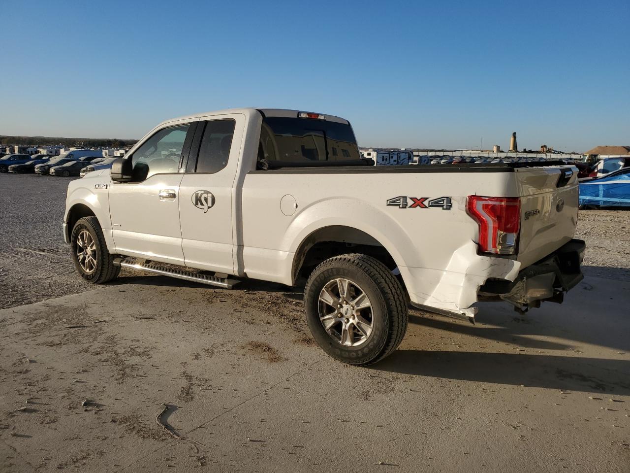 2015 Ford F150 Super Cab - Фото 2