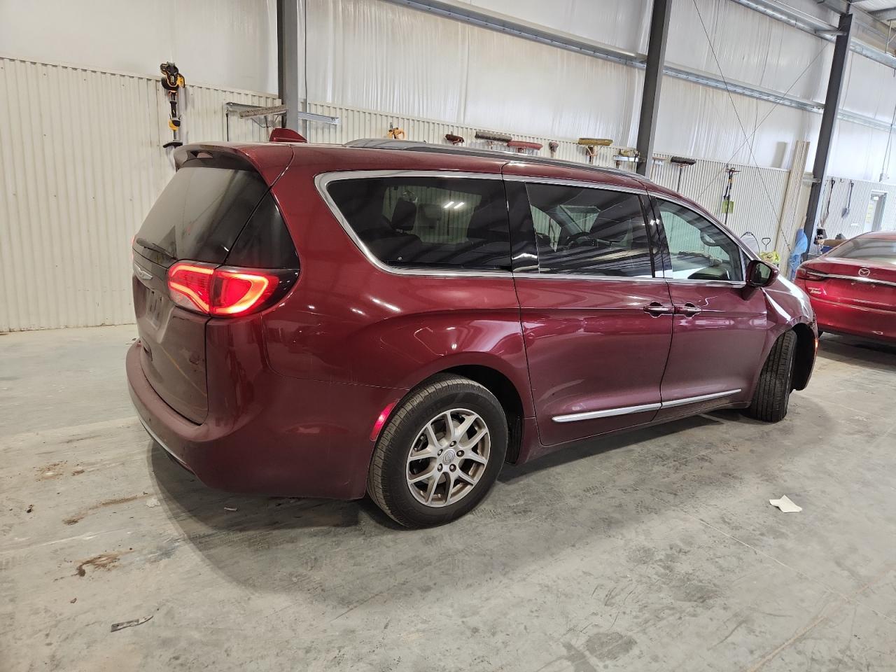 2020 Chrysler Pacifica Touring L - Фото 3