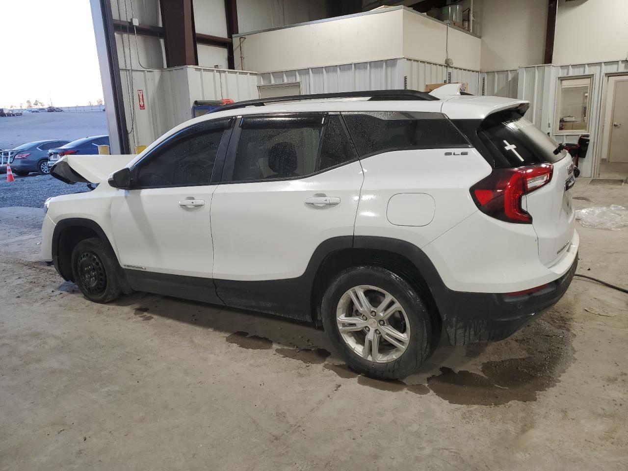 2023 GMC Terrain Sle - Image 2