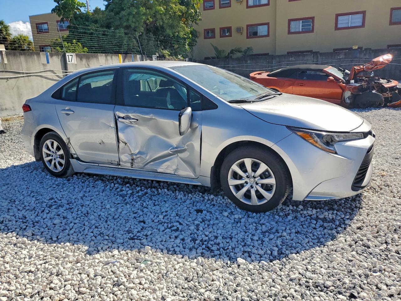 2025 Toyota Corolla Le - Фото 4