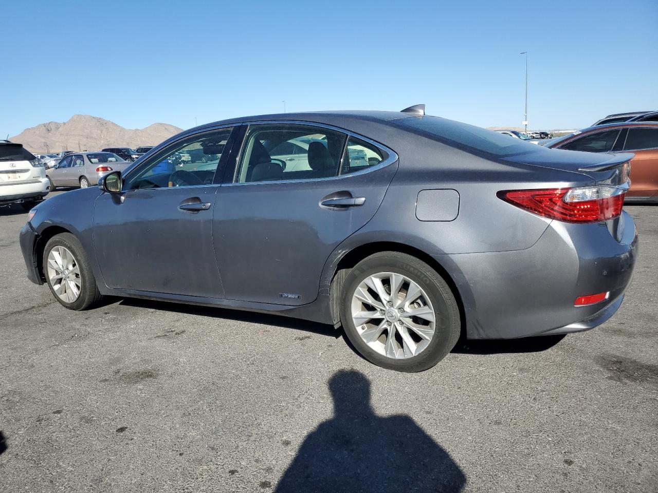 2015 Lexus Es 300H - Фото 2