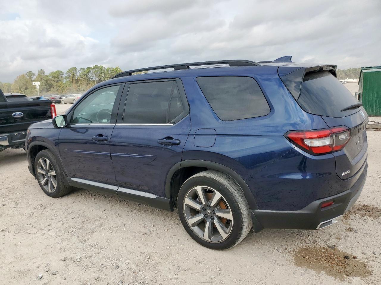 2024 Honda Pilot Elite - Image 2