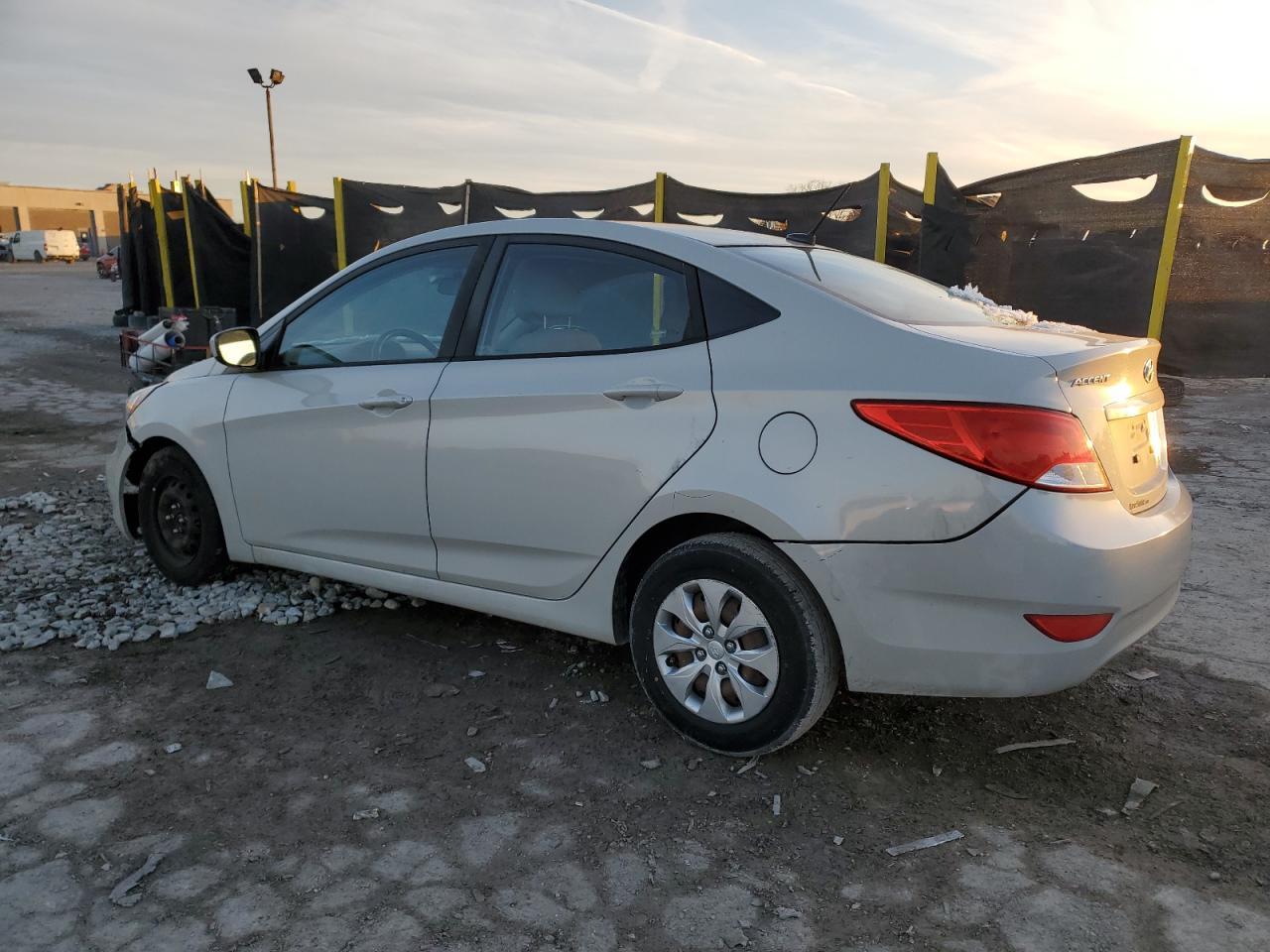 2017 Hyundai Accent Se - Image 2