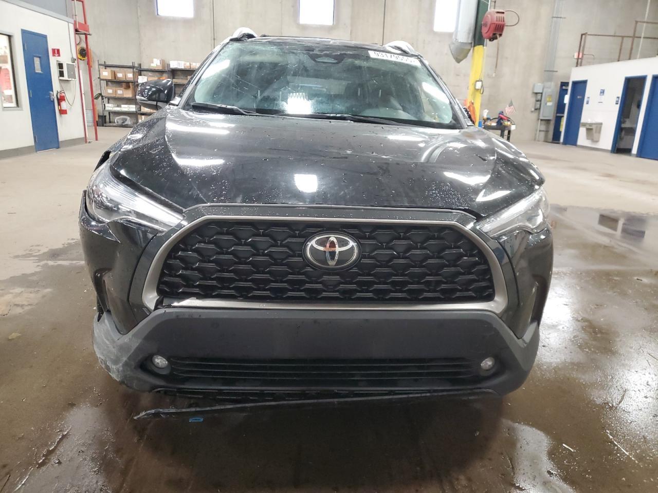 2024 Toyota Corolla Cross Xle - Image 5