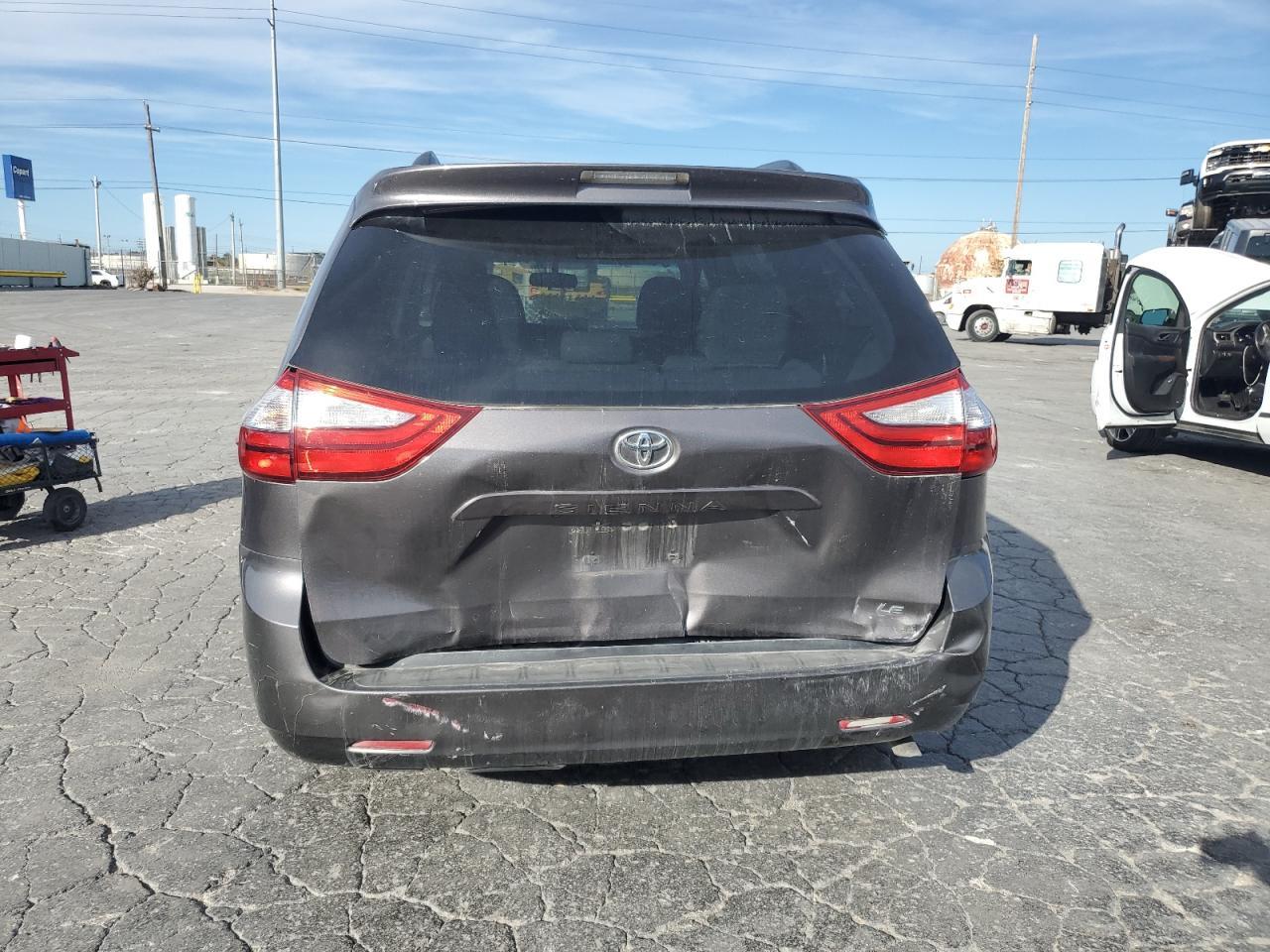 2015 Toyota Sienna Le - Фото 6