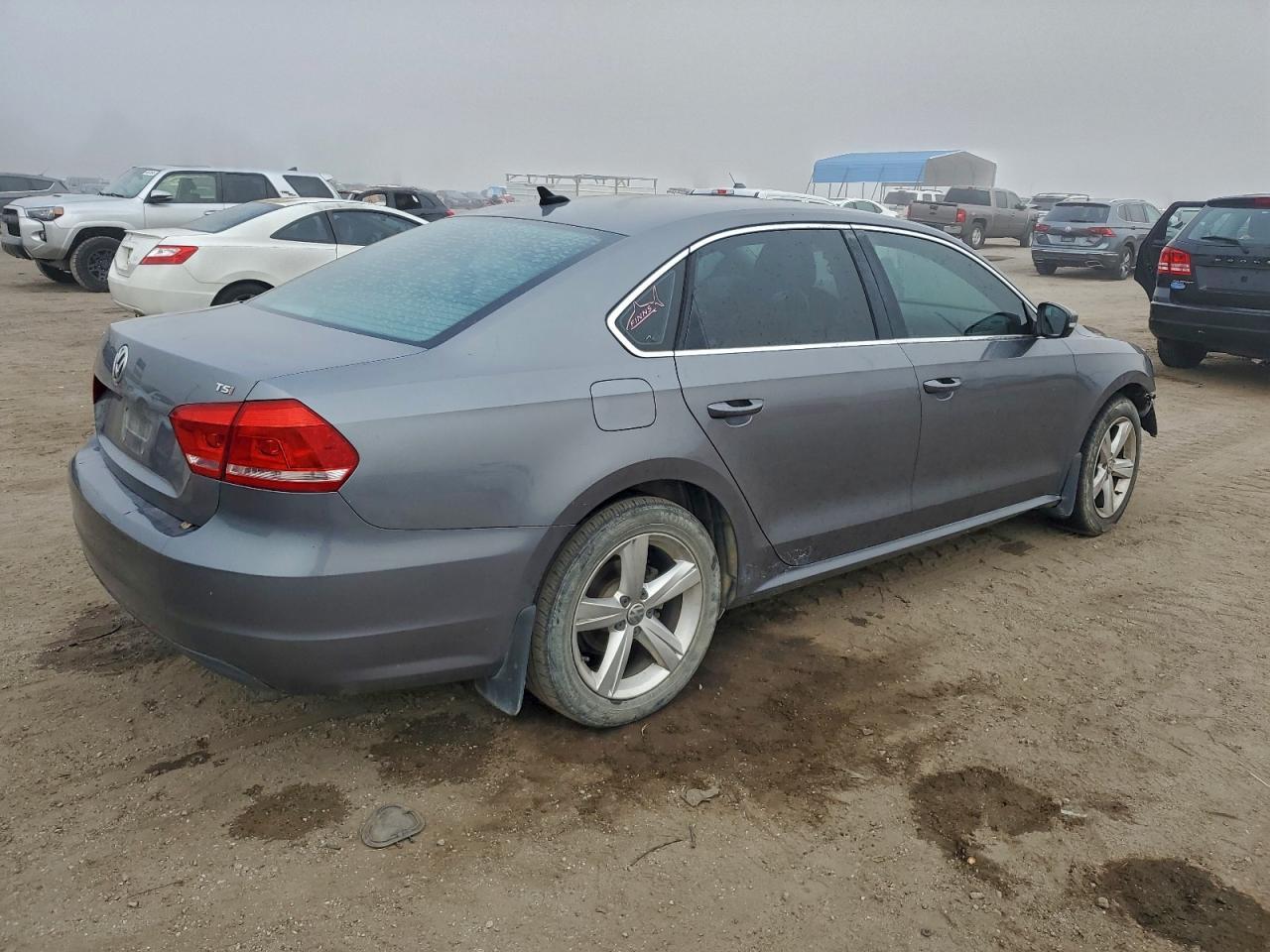 2015 Volkswagen Passat S - Фото 3